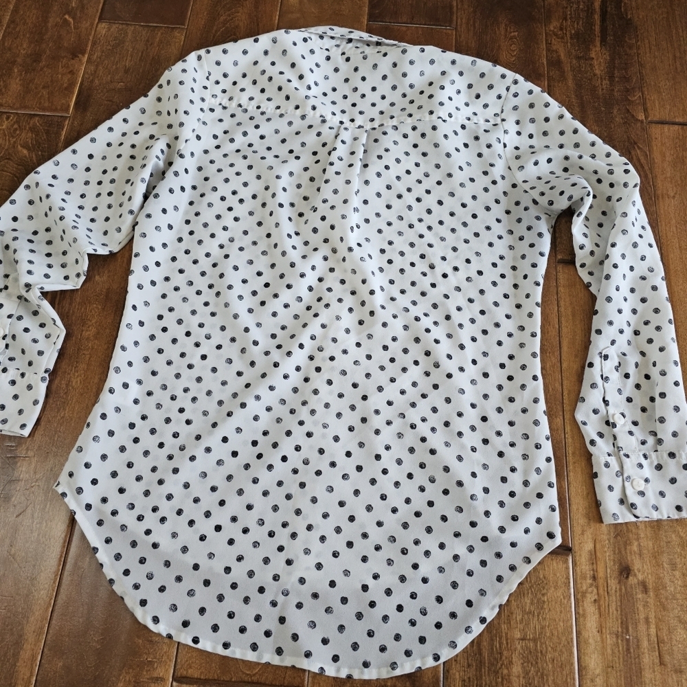 Apt. 9 silky blouse size S - Picture 10 of 11